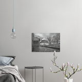 Canvas - Eldre bak bryggen