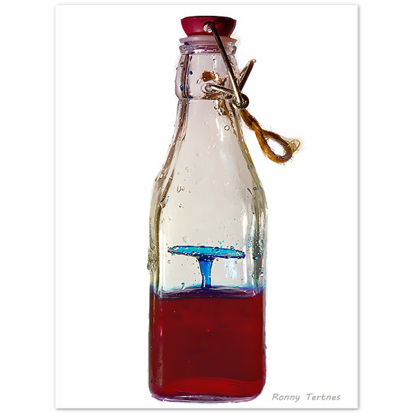 Impresión de espuma-Escultura líquida atrapada dentro de una botella